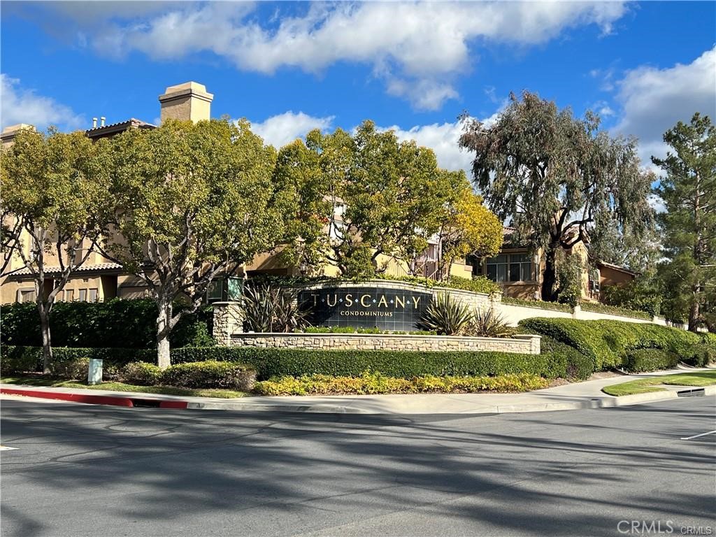 19431 Rue De Valore, Unit 49A Lake Forest, CA 92610 - Photo 21 of 23 a view of a fountain in front of a building