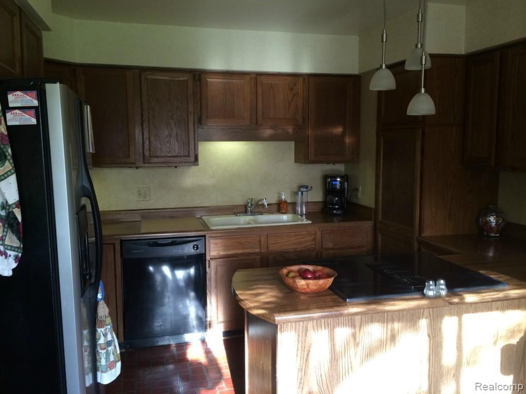 1186 Wreckenridge Road Flint, MI 48532 - Photo 14 of 33 photo 3 (7).jpg