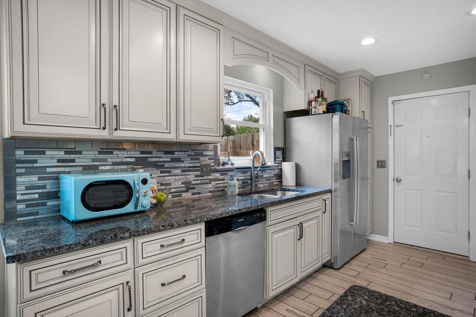 318 Pelham Road Fort Walton Beach, FL 32547 - Photo 9 of 21 20250529195207162470000000-o
