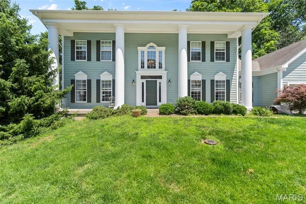 $725,000 | 16611 Highland Summit Drive, Ballwin, MO 63011