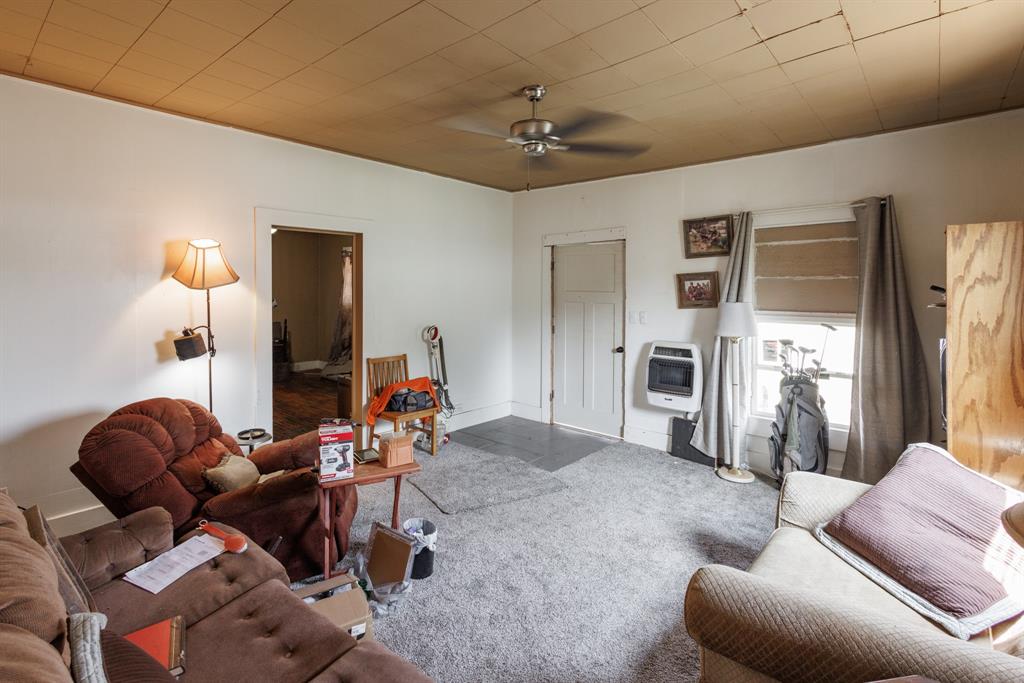 2202 Chester Street Sweetwater, TX 79556 - Photo 4 of 21 a living room with furniture and a chandelier