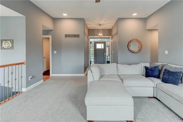 $524,900 | 632 Southwest Lakeview Drive, Grain Valley, MO 64029