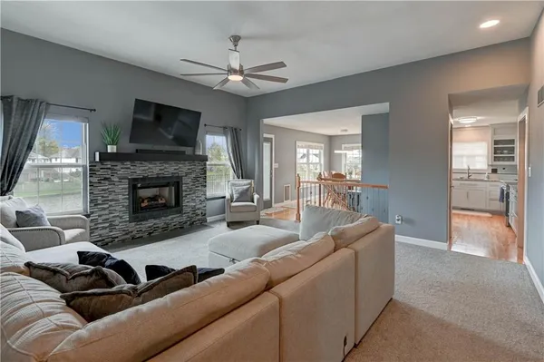 $524,900 | 632 Southwest Lakeview Drive, Grain Valley, MO 64029