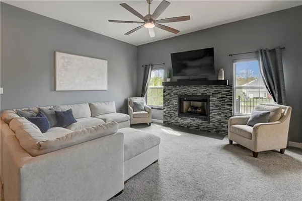 $524,900 | 632 Southwest Lakeview Drive, Grain Valley, MO 64029