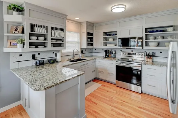 $524,900 | 632 Southwest Lakeview Drive, Grain Valley, MO 64029