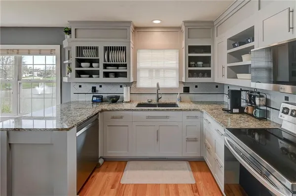 $524,900 | 632 Southwest Lakeview Drive, Grain Valley, MO 64029