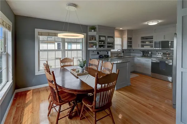 $524,900 | 632 Southwest Lakeview Drive, Grain Valley, MO 64029