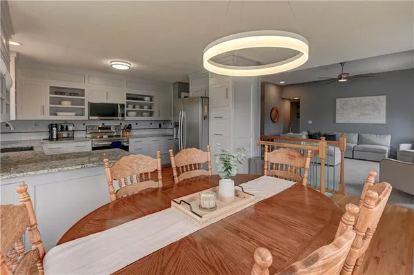 $524,900 | 632 Southwest Lakeview Drive, Grain Valley, MO 64029