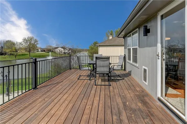 $524,900 | 632 Southwest Lakeview Drive, Grain Valley, MO 64029