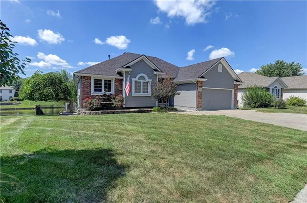 $524,900 | 632 Southwest Lakeview Drive, Grain Valley, MO 64029
