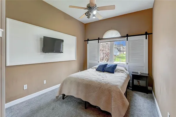$524,900 | 632 Southwest Lakeview Drive, Grain Valley, MO 64029