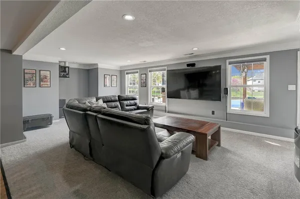 $524,900 | 632 Southwest Lakeview Drive, Grain Valley, MO 64029
