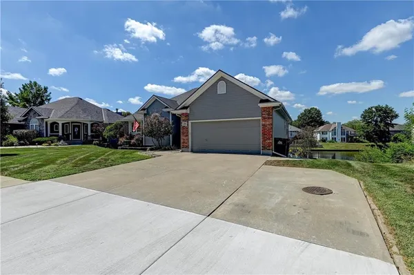 $524,900 | 632 Southwest Lakeview Drive, Grain Valley, MO 64029