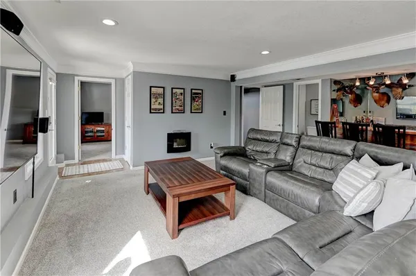 $524,900 | 632 Southwest Lakeview Drive, Grain Valley, MO 64029