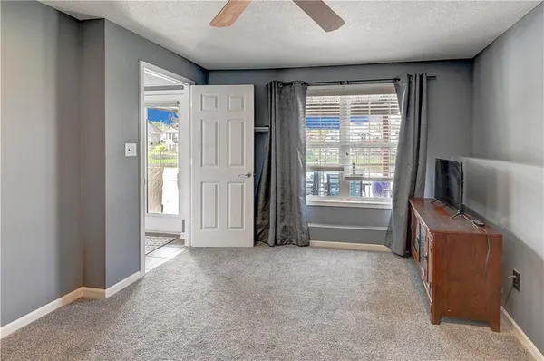 $524,900 | 632 Southwest Lakeview Drive, Grain Valley, MO 64029