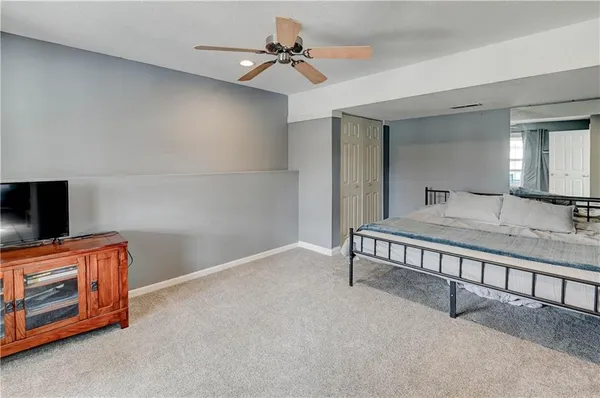 $524,900 | 632 Southwest Lakeview Drive, Grain Valley, MO 64029
