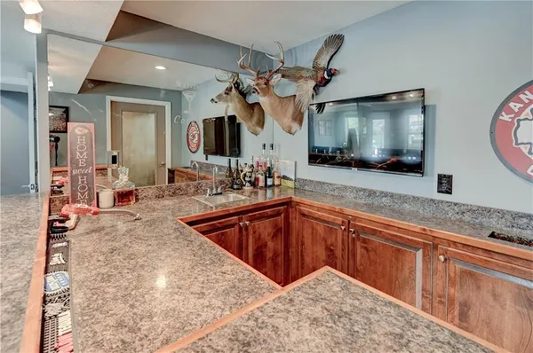 $524,900 | 632 Southwest Lakeview Drive, Grain Valley, MO 64029