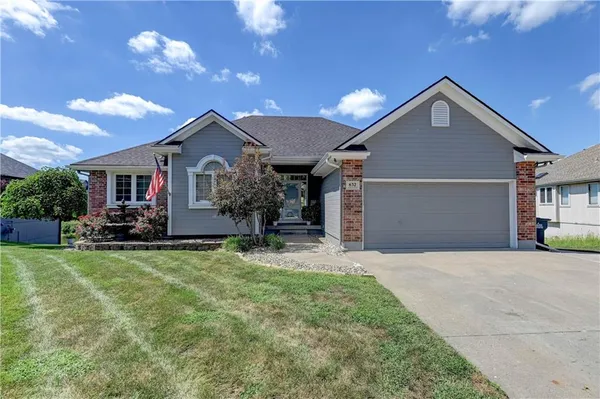 $524,900 | 632 Southwest Lakeview Drive, Grain Valley, MO 64029