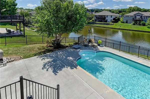 $524,900 | 632 Southwest Lakeview Drive, Grain Valley, MO 64029
