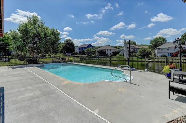 $524,900 | 632 Southwest Lakeview Drive, Grain Valley, MO 64029