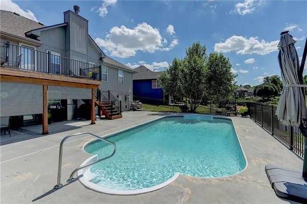 $524,900 | 632 Southwest Lakeview Drive, Grain Valley, MO 64029