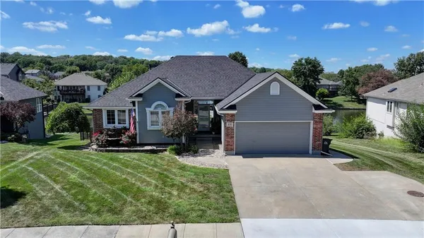 $524,900 | 632 Southwest Lakeview Drive, Grain Valley, MO 64029