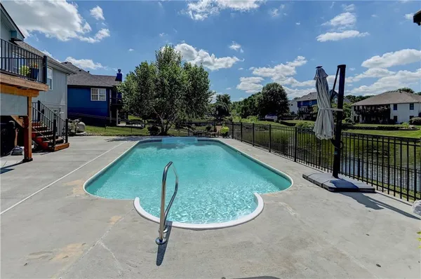 $524,900 | 632 Southwest Lakeview Drive, Grain Valley, MO 64029