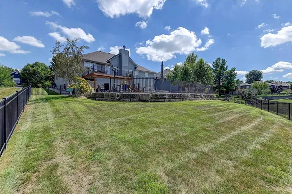 $524,900 | 632 Southwest Lakeview Drive, Grain Valley, MO 64029