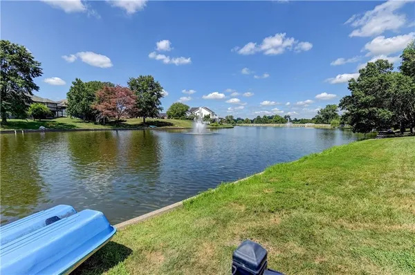 $524,900 | 632 Southwest Lakeview Drive, Grain Valley, MO 64029