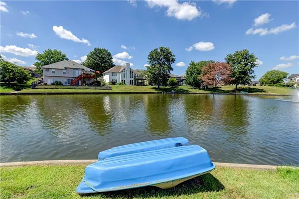 $524,900 | 632 Southwest Lakeview Drive, Grain Valley, MO 64029