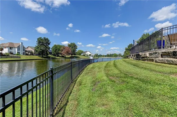 $524,900 | 632 Southwest Lakeview Drive, Grain Valley, MO 64029