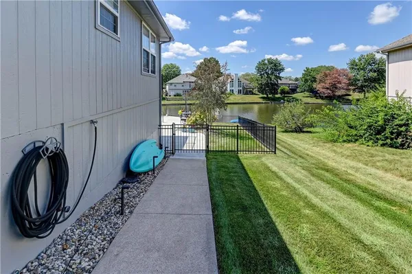 $524,900 | 632 Southwest Lakeview Drive, Grain Valley, MO 64029