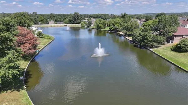 $524,900 | 632 Southwest Lakeview Drive, Grain Valley, MO 64029