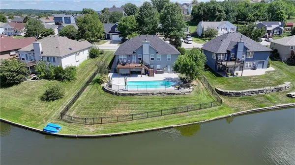 $524,900 | 632 Southwest Lakeview Drive, Grain Valley, MO 64029