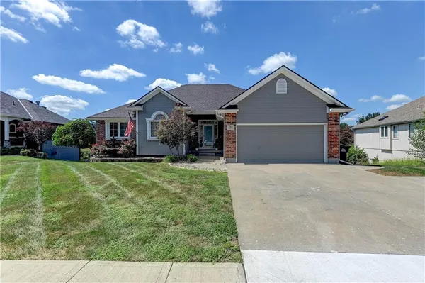 $524,900 | 632 Southwest Lakeview Drive, Grain Valley, MO 64029