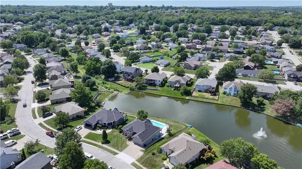 $524,900 | 632 Southwest Lakeview Drive, Grain Valley, MO 64029