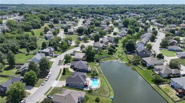 $524,900 | 632 Southwest Lakeview Drive, Grain Valley, MO 64029