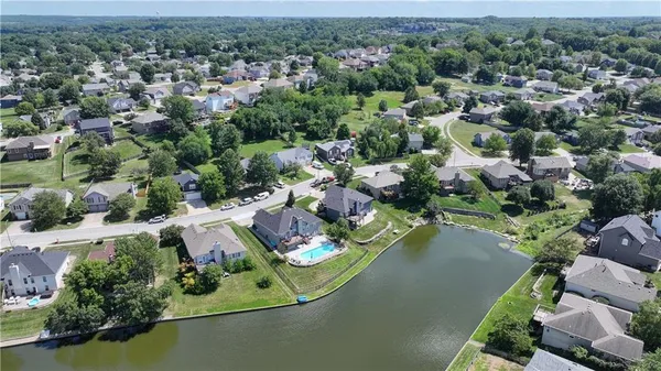 $524,900 | 632 Southwest Lakeview Drive, Grain Valley, MO 64029