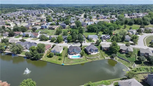 $524,900 | 632 Southwest Lakeview Drive, Grain Valley, MO 64029