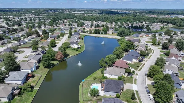 $524,900 | 632 Southwest Lakeview Drive, Grain Valley, MO 64029