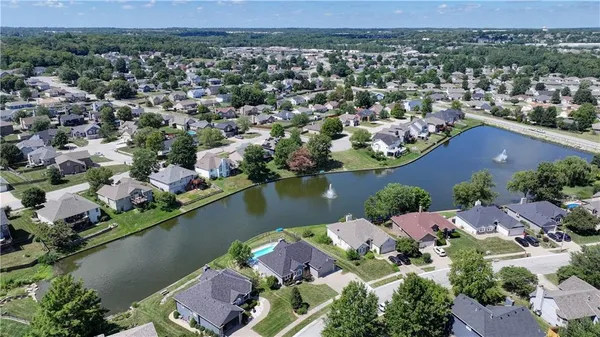 $524,900 | 632 Southwest Lakeview Drive, Grain Valley, MO 64029