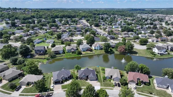 $524,900 | 632 Southwest Lakeview Drive, Grain Valley, MO 64029