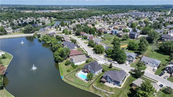 $524,900 | 632 Southwest Lakeview Drive, Grain Valley, MO 64029