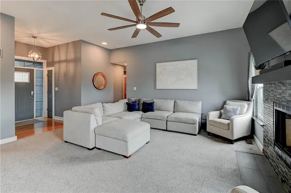 $524,900 | 632 Southwest Lakeview Drive, Grain Valley, MO 64029