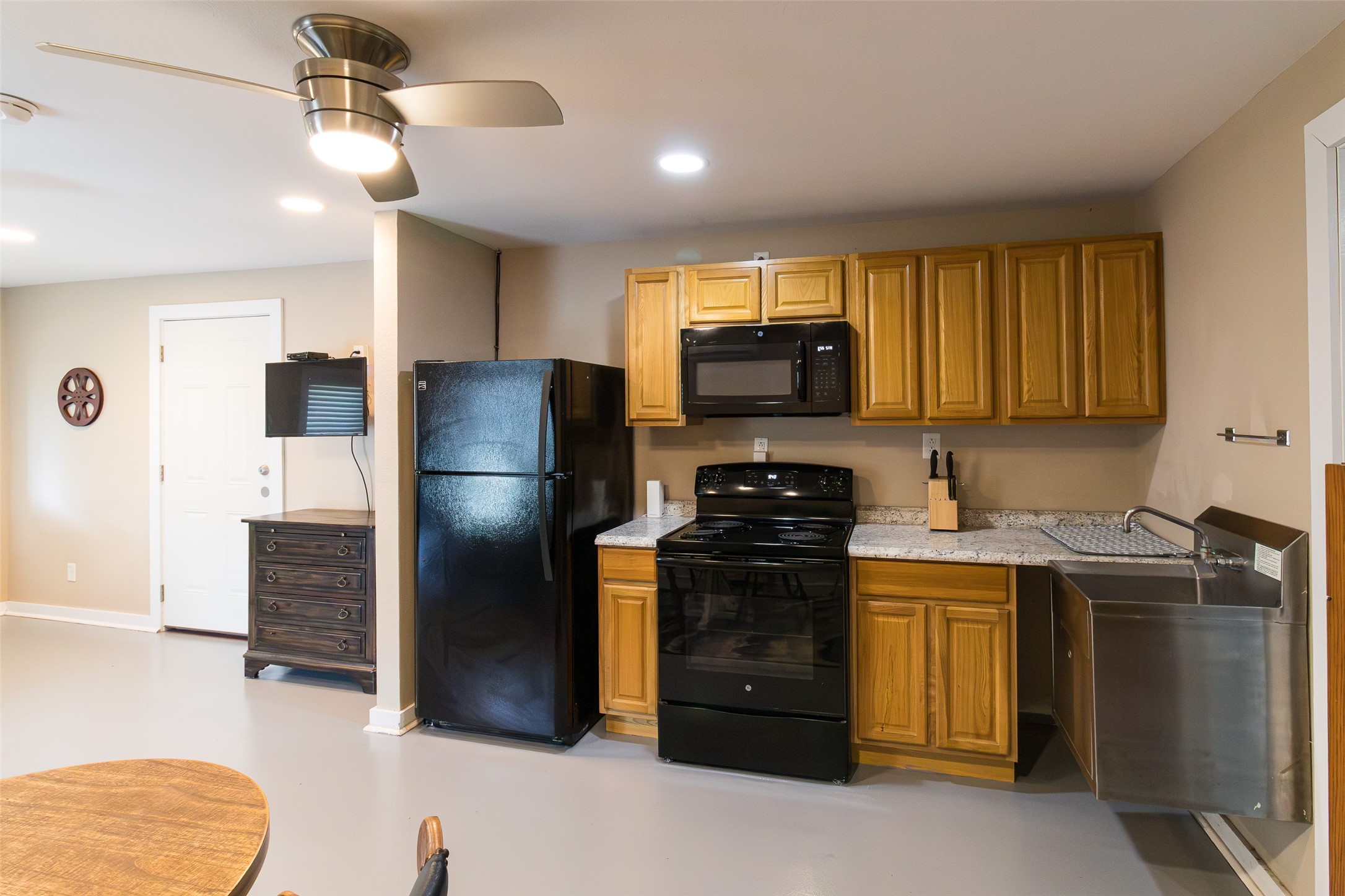 511 Commerce Street Palacios, TX 77465 - Photo 21 of 40 Unit C - Studio