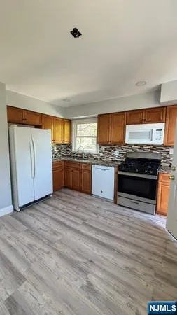 $3,500 | 34 Myrtle Avenue, Unit 2, Allendale, NJ 07401