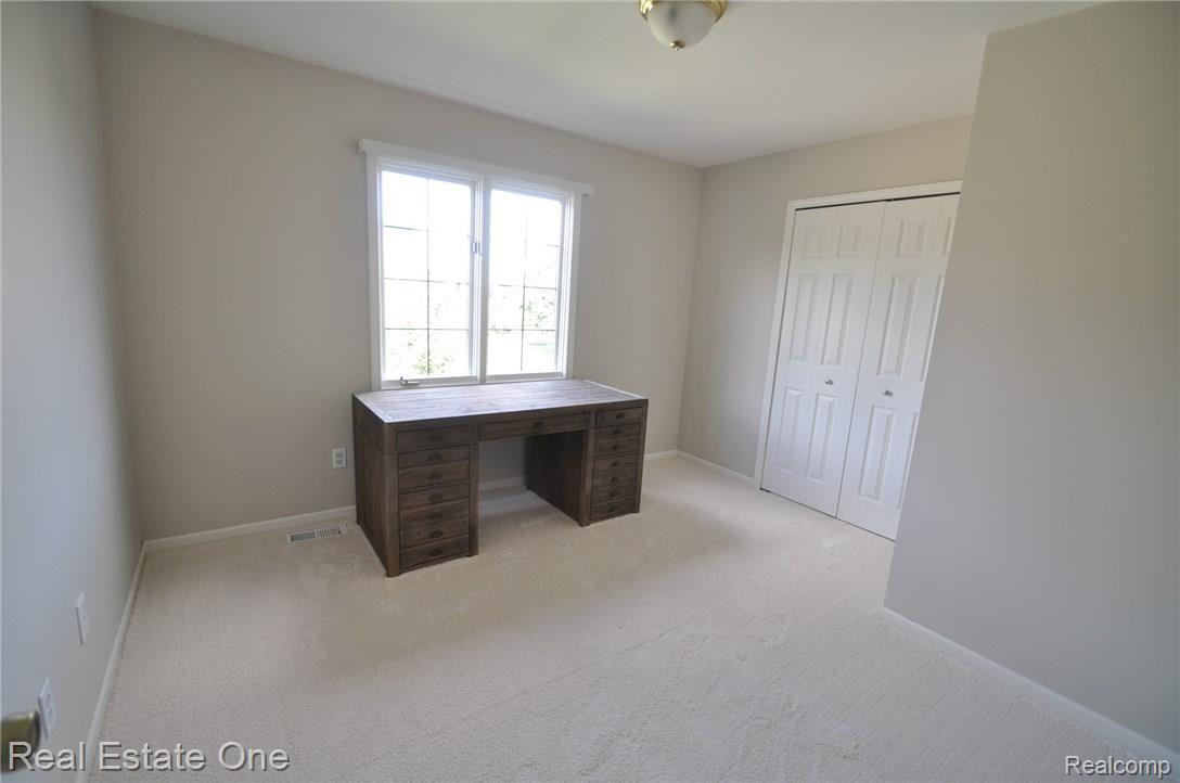 2025 Ridgefield Court Rochester, MI 48306 - Photo 17 of 30 16.JPG