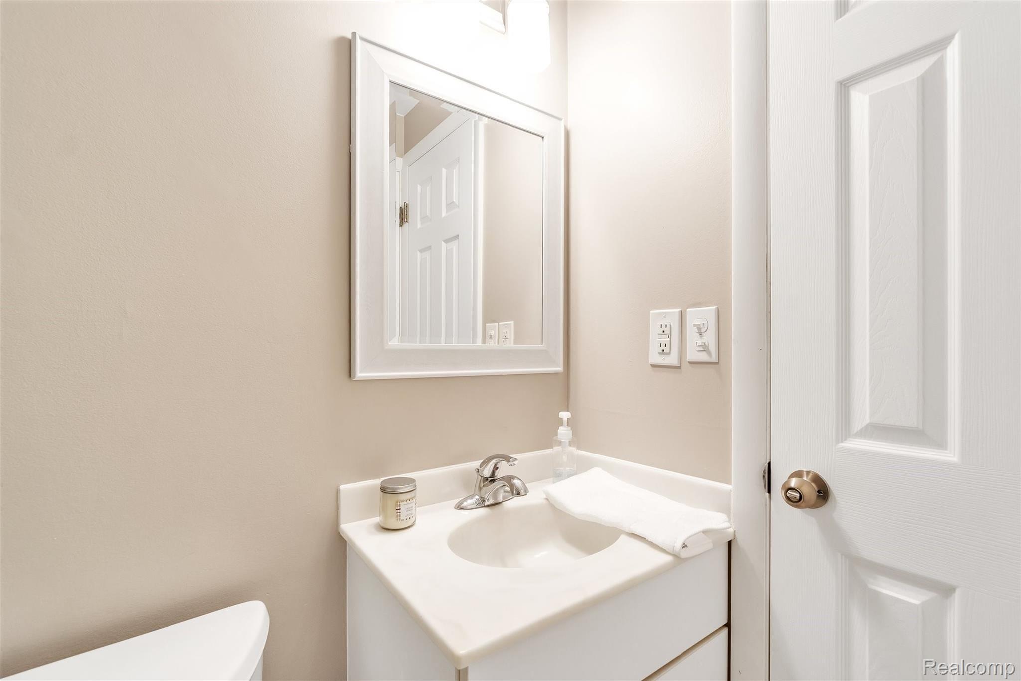 11117 Old Bridge Road Grand Blanc, MI 48439 - Photo 29 of 46 29-11117-Old-Bridge-Rd-WindowStill-Real-Estate-Photography-29.jpg