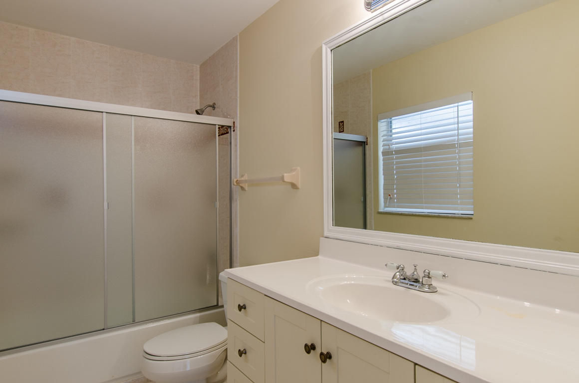 23135 Southwest 55th Avenue Boca Raton, FL 33433 - Photo 17 of 26 Guest Bathroom