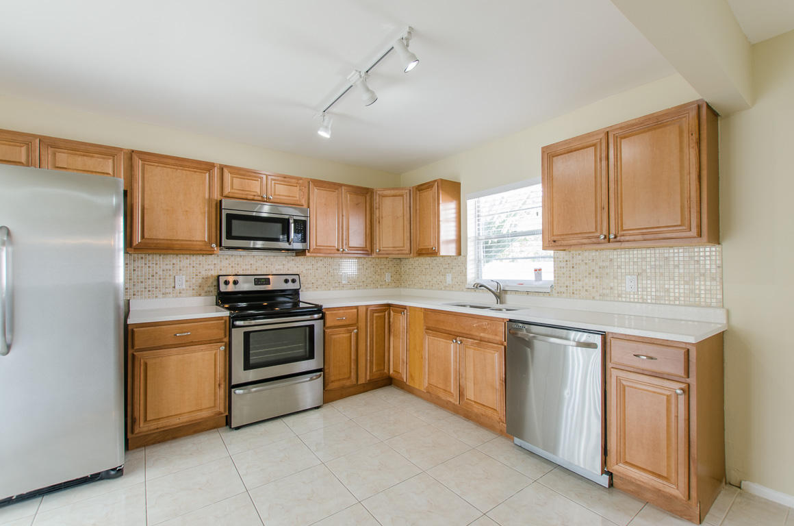 23135 Southwest 55th Avenue Boca Raton, FL 33433 - Photo 2 of 26 Kitchen